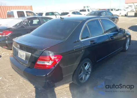 2012 Mercedes-Benz C 300 Sport 4Matic z USA, uszkodzony, nr VIN WDDGF8BBXCR225025